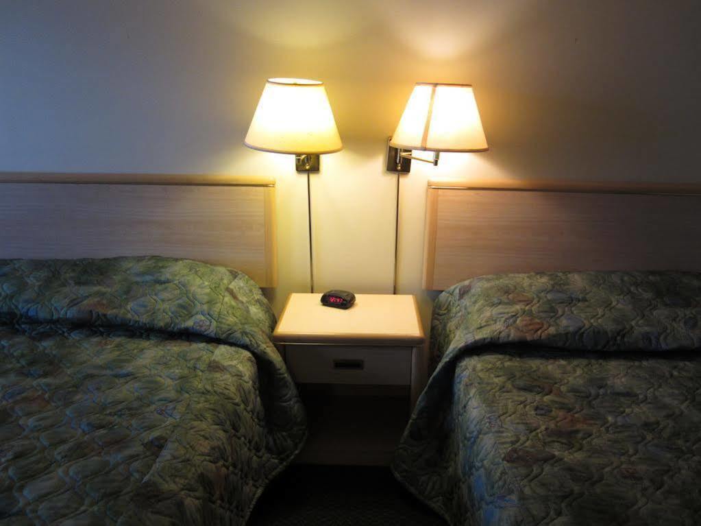 Westwood Motel 100 Mile House Kültér fotó
